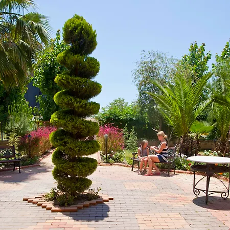 Club Mermaid Village Hotel 4*