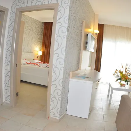 מלון Club Mermaid Village 4*