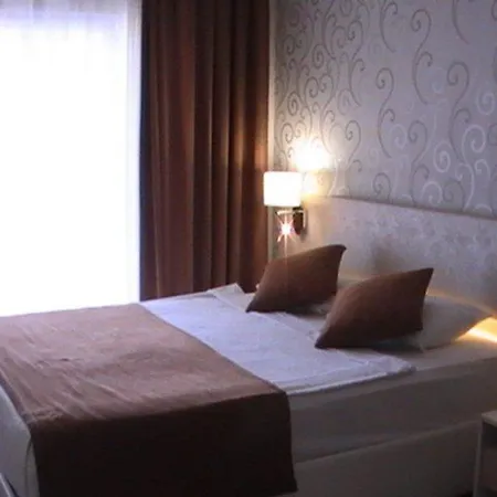 מלון Club Mermaid Village 4*